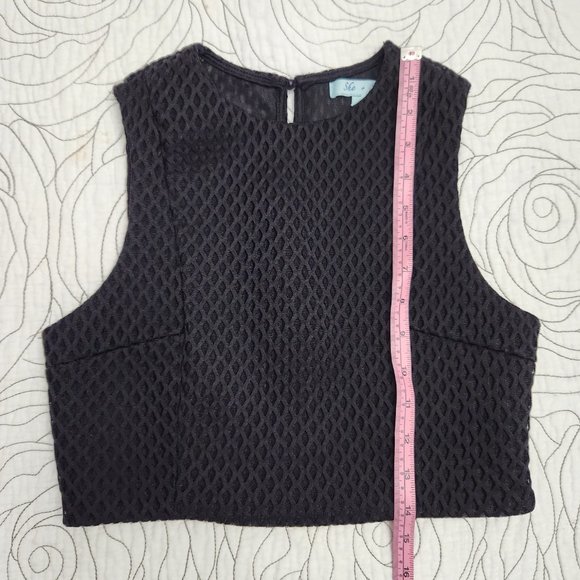 [S] She & Sky Black Sleeveless Crop Top - Picture 6 of 9